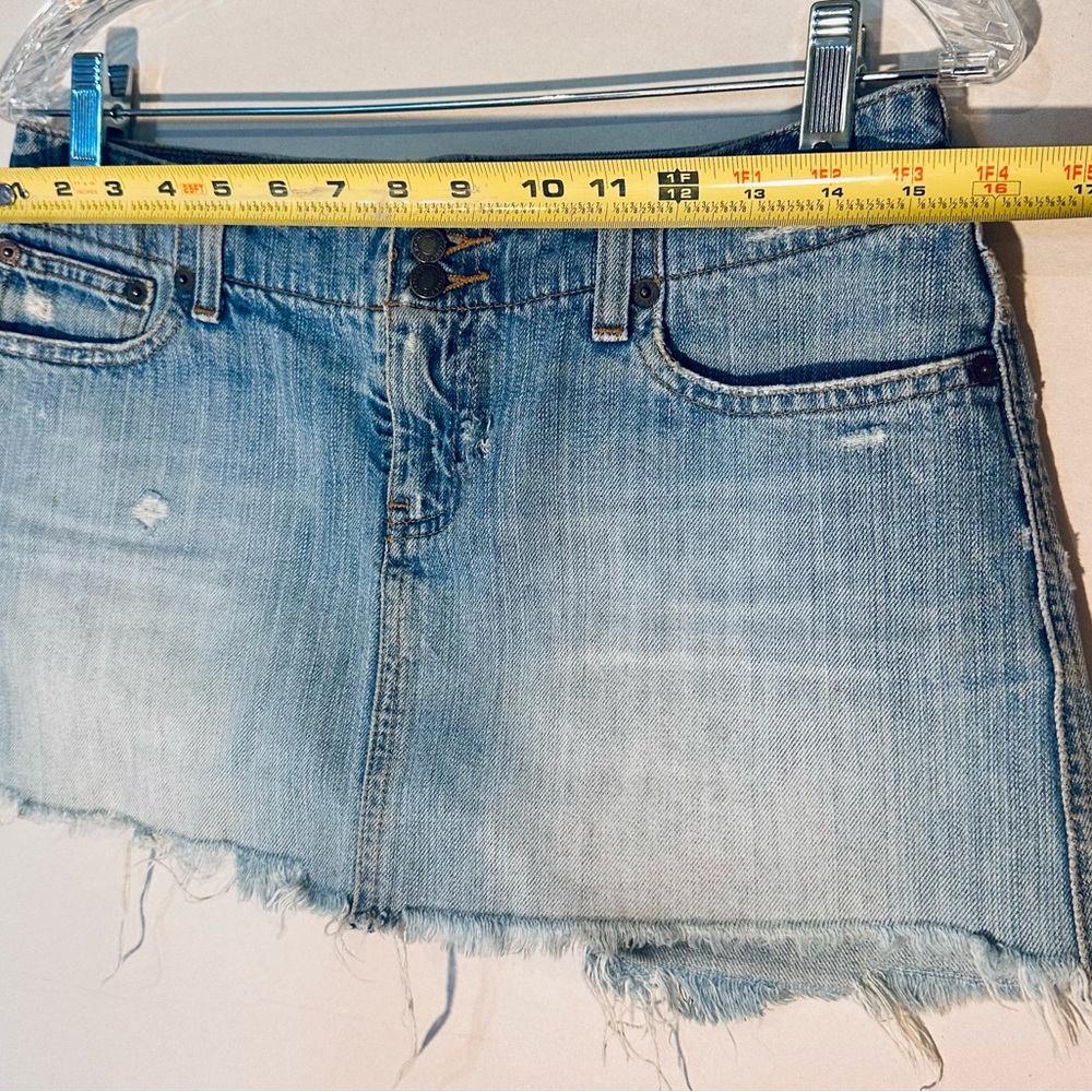 Abercrombie & Fitch Women’s 4 Mini Skirt Distressed Medium Wash Denim Jean - Picture 6 of 7